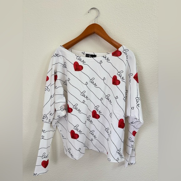 NWT CBR White Off-Shoulder Sweater with Red Hearts Women’s Size Small - Picture 6 of 8